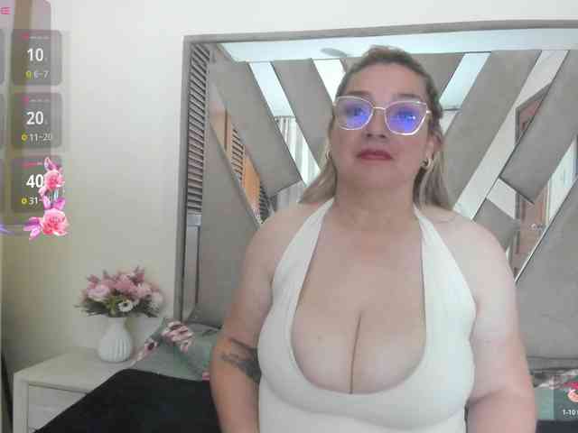 agata-ruizz webcam