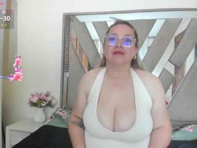 agata-ruizz webcam