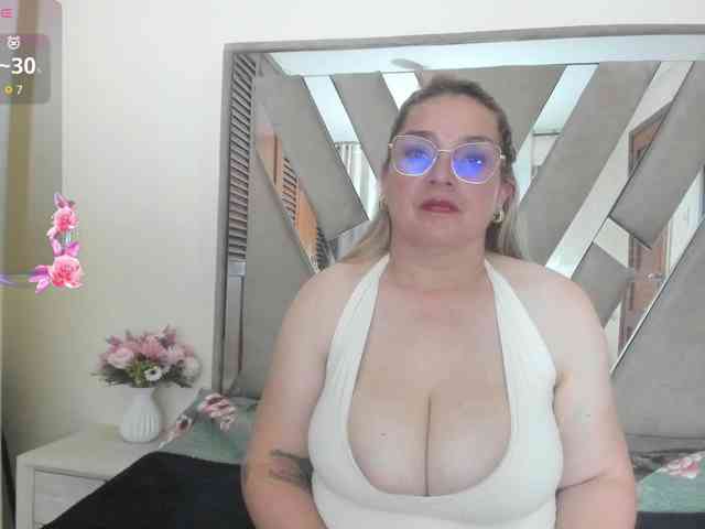 agata-ruizz webcam