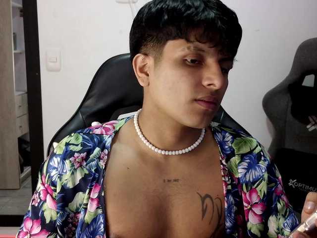 dannyfans — live male cam