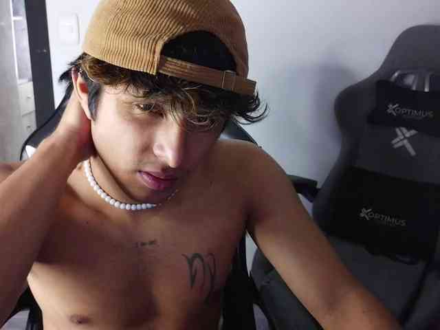 dannyfans Live Webcam on BongaCams