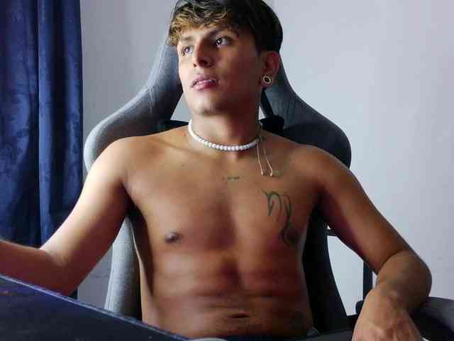 dannyfans Live Webcam on BongaCams
