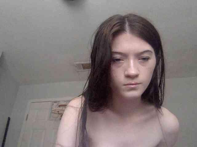 Munchkinbaby18 webcam