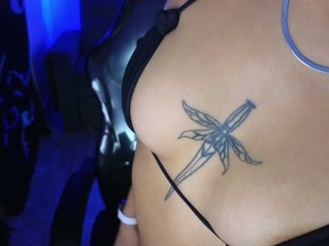 LiaVarel live cam on BongaCams