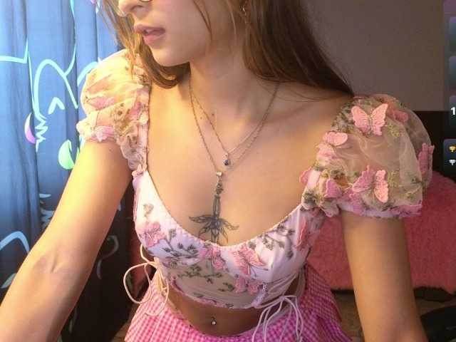 LiaVarel live cam on BongaCams