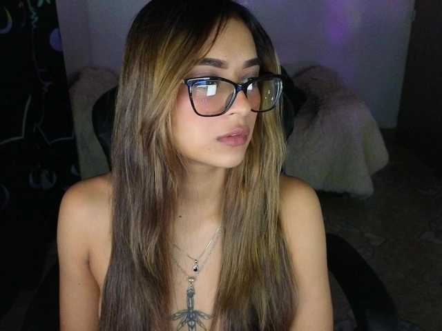 LiaVarel live cam on BongaCams