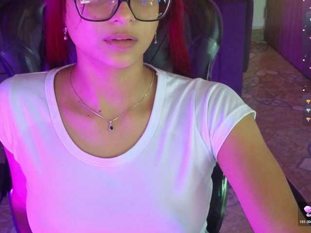 LiaVarel live cam on BongaCams