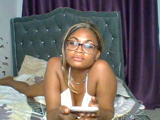 sassyangels's live room
