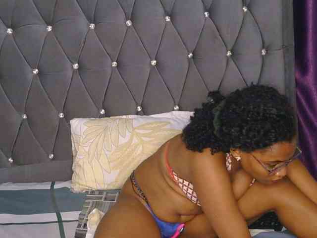 sassyangels's live room