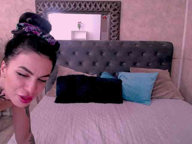 RaniaVibeXX webcam
