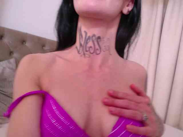 RaniaVibeXX webcam
