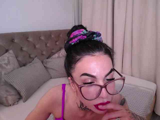 RaniaVibeXX webcam