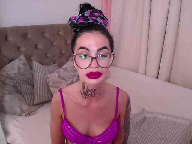 RaniaVibeXX Live Webcam on BongaCams