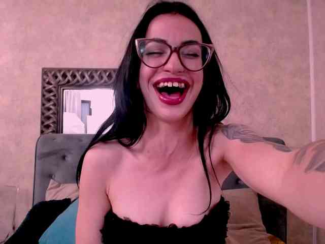 RaniaVibeXX webcam