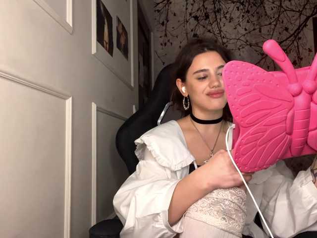 TenishaSchanz's BongaCams show and profile