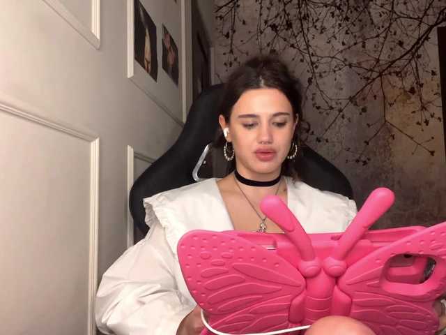 TenishaSchanz's BongaCams show and profile