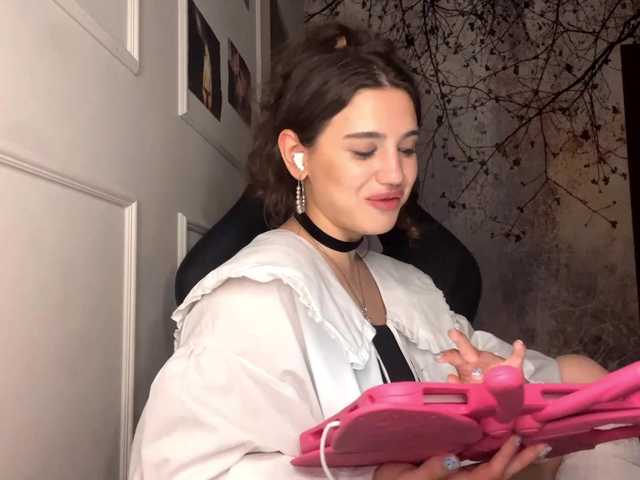 TenishaSchanz's BongaCams show and profile