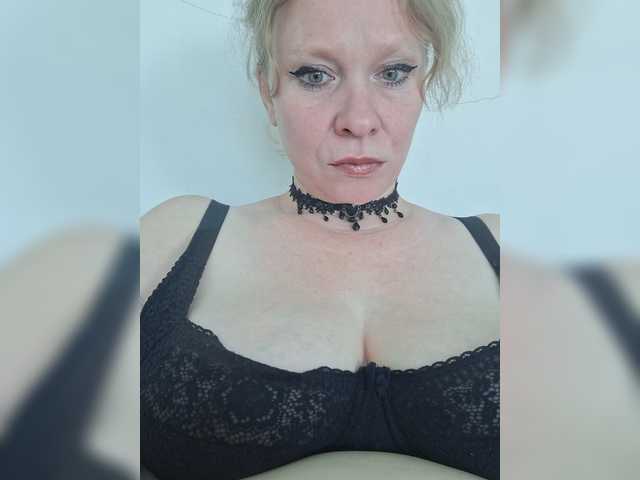 Anna303a live cam on BongaCams