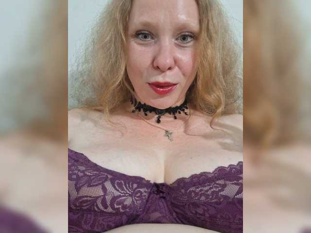 Anna303a live cam on UnifiedCams