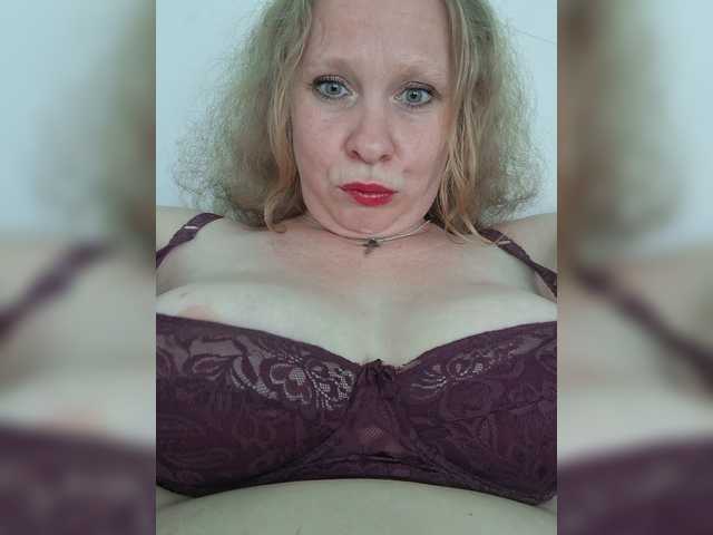 Anna303a live cam on BongaCams