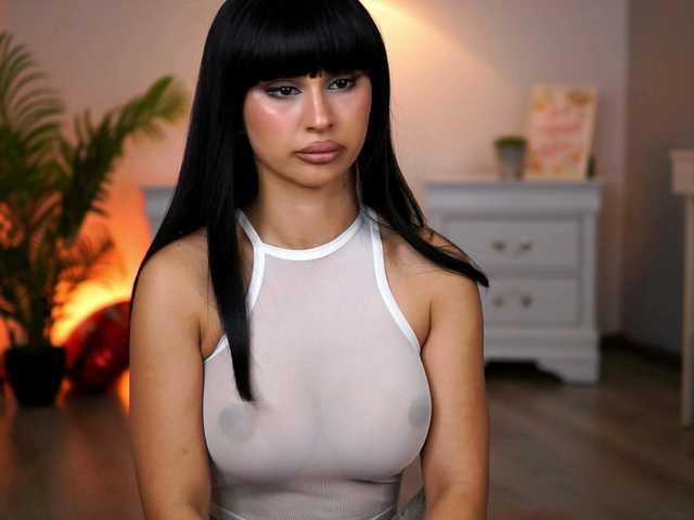 Sex chat gratuit in direct cu AryaBlackSwan pe BongaCams