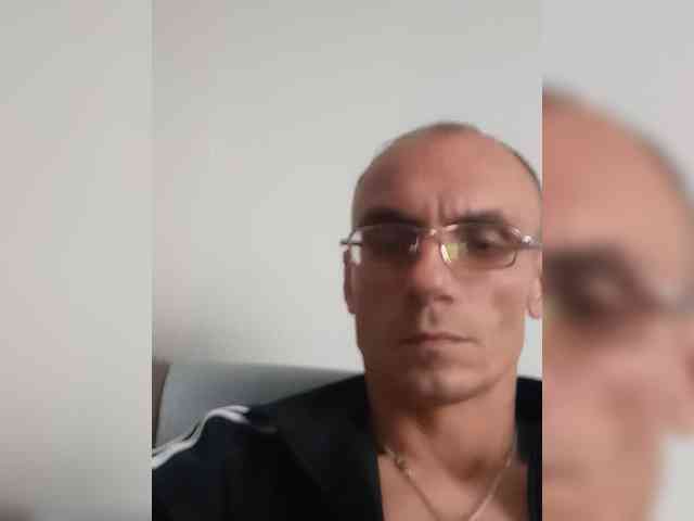 该模特正在直播。 Andrei4003081