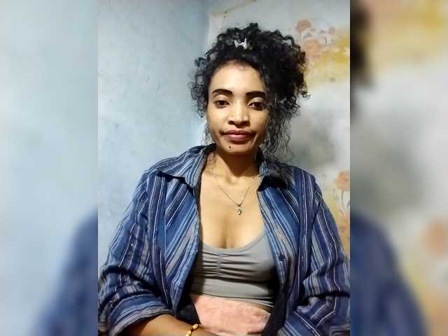 Shanya12 live cam on BongaCams