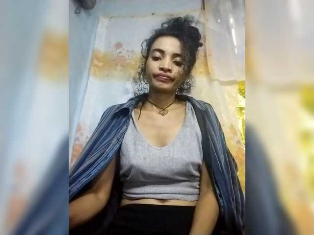 Shanya12 live cam on BongaCams