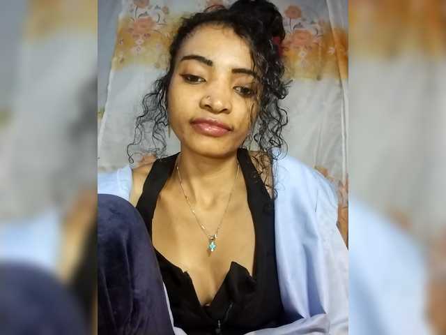 Shanya12 live cam on BongaCams