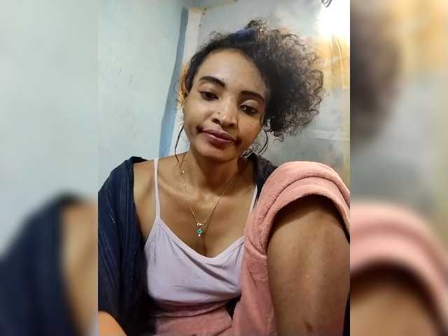 Shanya12 live cam on BongaCams