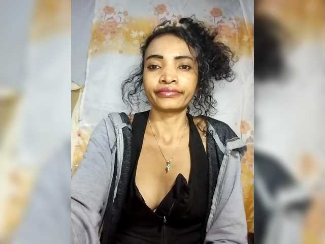 Shanya12 live cam on BongaCams