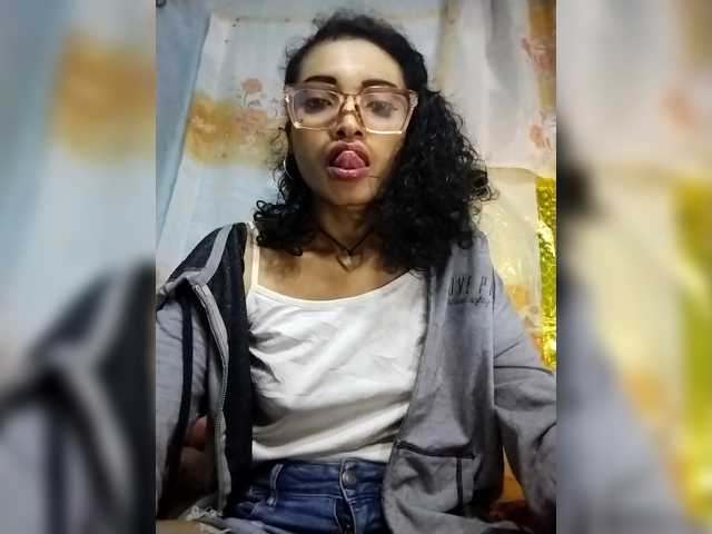 Shanya12 live cam on BongaCams