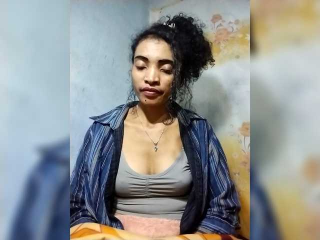 Shanya12 live cam on BongaCams