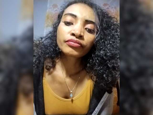 le modèle Shanya12 est en webcam porno dans un show sur le site bongacams, il possède les tags suivants: Indian,Brunette,Shaved
