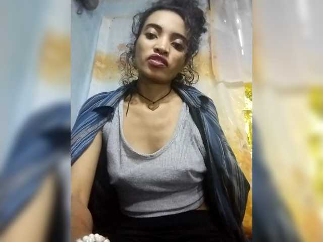 Shanya12 live cam on BongaCams