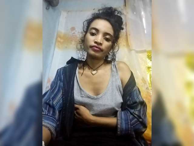 Shanya12 live cam on BongaCams