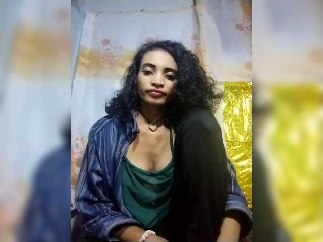 Shanya12 live cam on BongaCams