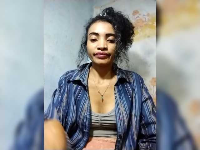 Shanya12 live cam on BongaCams