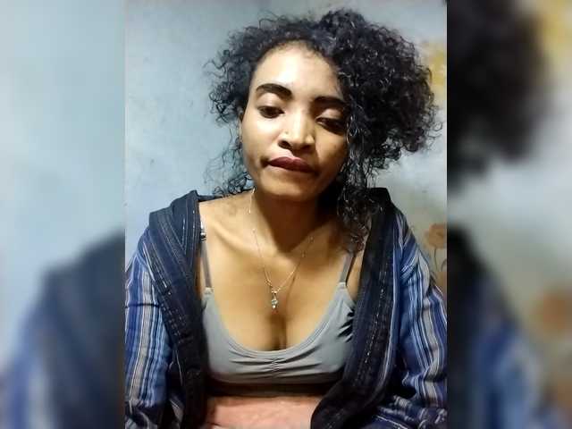 Shanya12 live cam on BongaCams