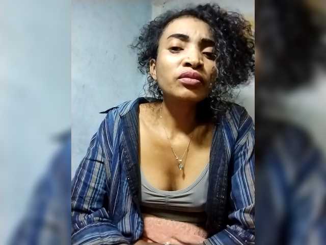 Shanya12 live cam on BongaCams