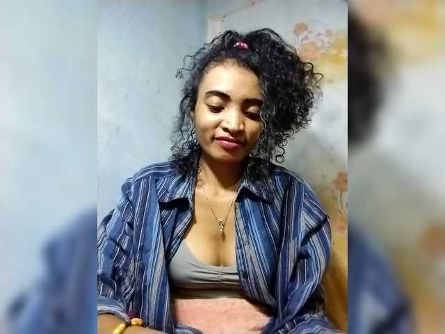Shanya12 live cam on BongaCams