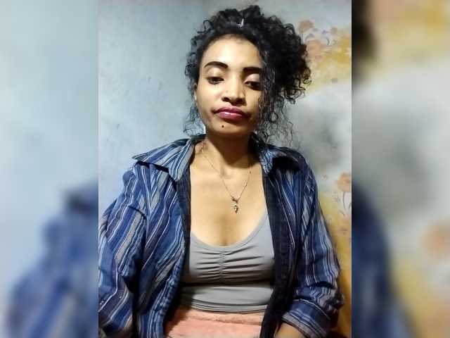 Shanya12 live cam on BongaCams