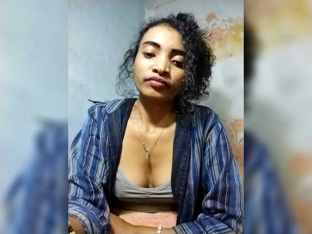 Shanya12 live cam on BongaCams