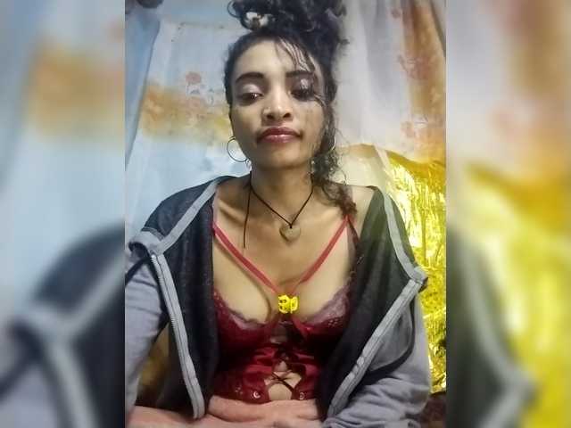 Shanya12 live cam on BongaCams