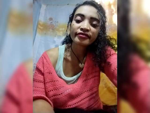 le modèle Shanya12 est en webcam porno dans un show sur le site bongacams, il possède les tags suivants: Indian,Brunette,Shaved