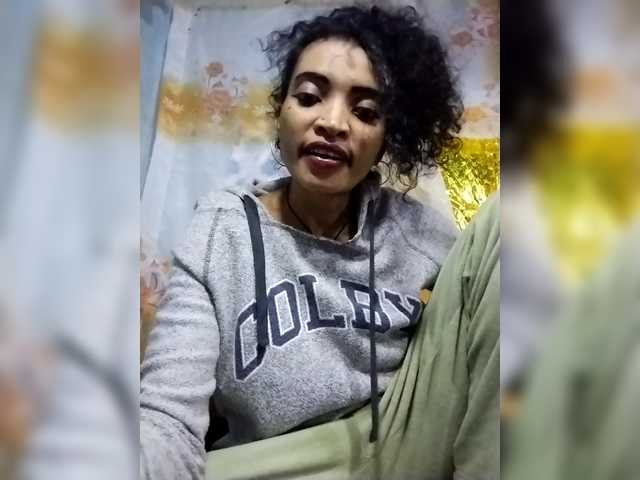 le modèle Shanya12 est en webcam porno dans un show sur le site bongacams, il possède les tags suivants: Indian,Brunette,Shaved