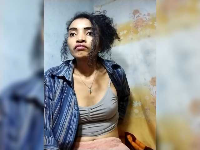 Shanya12 live cam on BongaCams