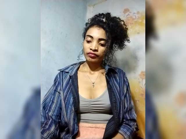 Shanya12 live cam on BongaCams