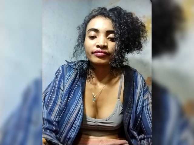 Shanya12 live cam on BongaCams