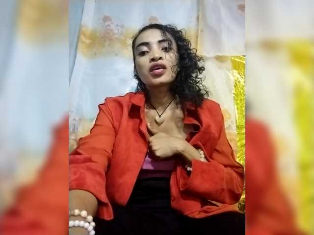 le modèle Shanya12 est en webcam porno dans un show sur le site bongacams, il possède les tags suivants: Indian,Brunette,Shaved